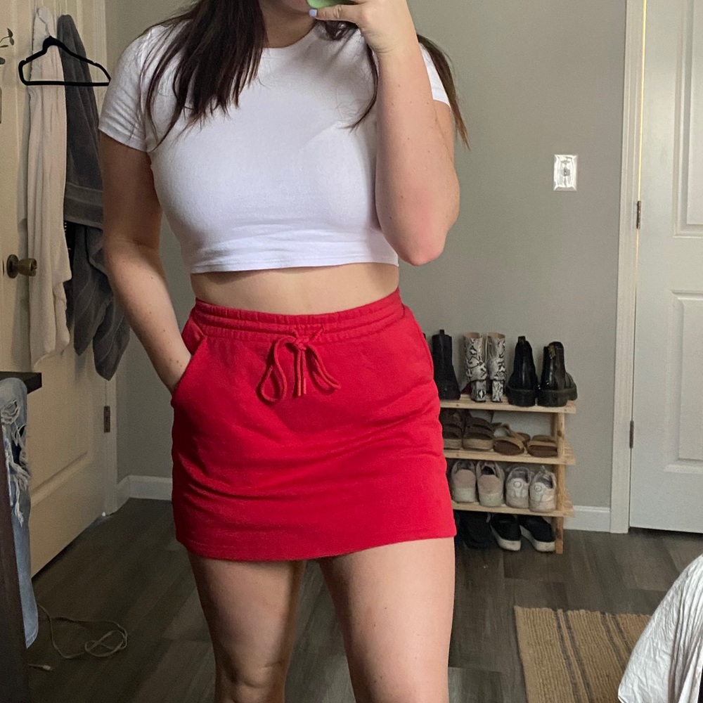 Zara Red Sweatskirt